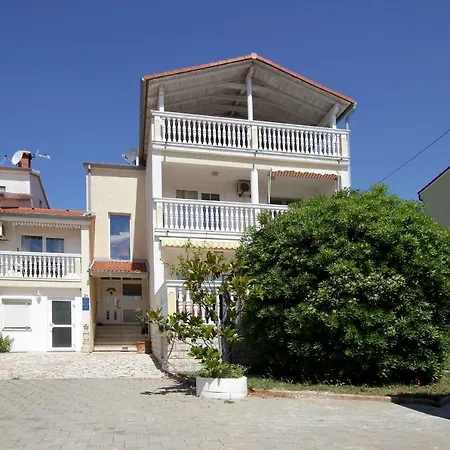 Domic Apartman